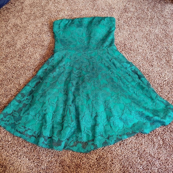 Love reign gently worn strapless lace overlay dres - Picture 2 of 5